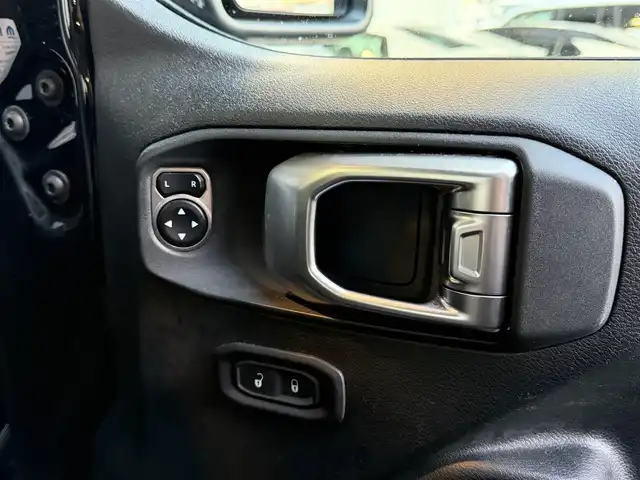 クライスラー・ジープ ジープ ラングラー アンリミテッド スポーツ 兵庫県 2020(令2)年 11.5万km 黒 ワンオーナー/純正ディスプレイオーディオ/（ＢＴ/USB）/バックカメラ/サイドカメラ/レーダークルーズコントロール/ＥＴＣ/アイドリングストップ/コーナーセンサー//スマートキー/保証書/取扱説明書