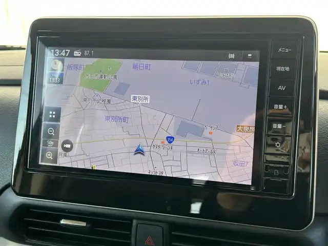 三菱 デリカミニ G プレミアム 群馬県 2024(令6)年 1.1万km ベージュ e-アシスト/・衝突軽減ブレーキシステム/・踏み間違い衝突防止アシスト/・車線逸脱警報システム/・車線逸脱防止支援機能/・オートマチックハイビーム/・ふらつき警報/・前方衝突予測警報/・標識検知システム/・先行車発進通知/純正9インチナビ/（BT/HDMI/SD）/フルセグTV/全方位カメラ/両側パワースライドドア/ハーフレザー/シートヒーター（D席/N席）/デジタルルームミラー/ステアリングスイッチ/ステアリングヒーター/リアサーキュレーター/オートホールド/ETC/LEDヘッドライト/ドライブレコーダー