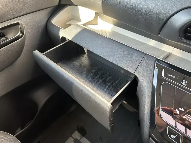 三菱 デリカミニ G プレミアム 群馬県 2024(令6)年 1.1万km ベージュ e-アシスト/・衝突軽減ブレーキシステム/・踏み間違い衝突防止アシスト/・車線逸脱警報システム/・車線逸脱防止支援機能/・オートマチックハイビーム/・ふらつき警報/・前方衝突予測警報/・標識検知システム/・先行車発進通知/純正9インチナビ/（BT/HDMI/SD）/フルセグTV/全方位カメラ/両側パワースライドドア/ハーフレザー/シートヒーター（D席/N席）/デジタルルームミラー/ステアリングスイッチ/ステアリングヒーター/リアサーキュレーター/オートホールド/ETC/LEDヘッドライト/ドライブレコーダー