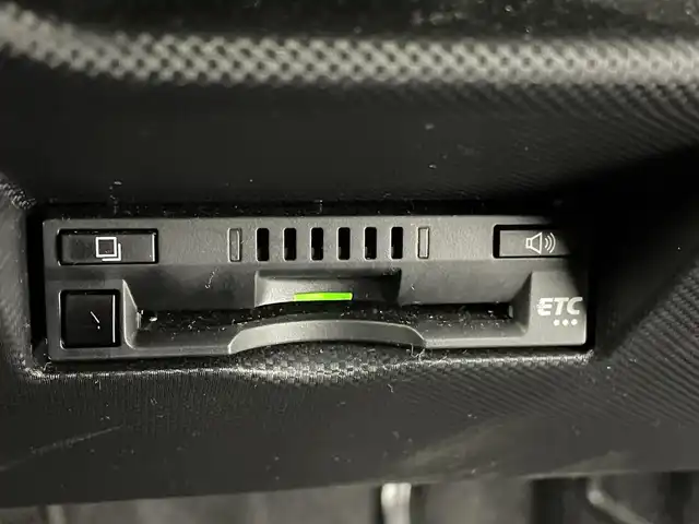 トヨタ ライズ Z 熊本県 2020(令2)年 2.7万km ブラックマイカメタリック/シャイニングホワイトパール ワンオーナー　/純正ナビNSZT-Y68T（ＣＤ・ＤＶＤ・フルセグ・ＢＴ・ＳＤ・ＵＳＢ）/アラウンドビューモニター/ビルトインＥＴＣ　/前後クリアランスソナー　/レーダークルーズコントロール　/前席シートヒーター　/衝突軽減ブレーキ/レーンキープアシスト/横滑り防止/アイドリングストップ/純正フロアマット/純正17インチAW/オートライト/LEDヘッドライト/フォグライト/スマートキー/プッシュスタート/スペアキー1本/保証書/取扱説明書