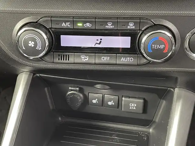 トヨタ ライズ Z 熊本県 2020(令2)年 2.7万km ブラックマイカメタリック/シャイニングホワイトパール ワンオーナー　/純正ナビNSZT-Y68T（ＣＤ・ＤＶＤ・フルセグ・ＢＴ・ＳＤ・ＵＳＢ）/アラウンドビューモニター/ビルトインＥＴＣ　/前後クリアランスソナー　/レーダークルーズコントロール　/前席シートヒーター　/衝突軽減ブレーキ/レーンキープアシスト/横滑り防止/アイドリングストップ/純正フロアマット/純正17インチAW/オートライト/LEDヘッドライト/フォグライト/スマートキー/プッシュスタート/スペアキー1本/保証書/取扱説明書