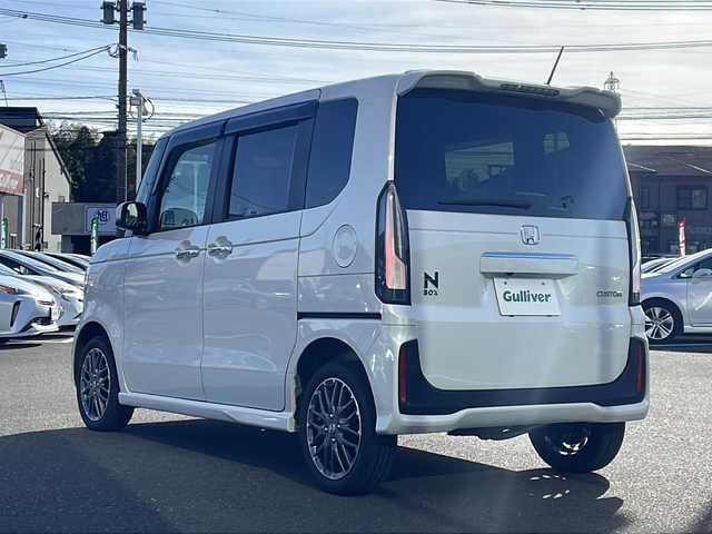 ホンダ Ｎ ＢＯＸ カスタム ターボ 鹿児島県 2024(令6)年 0.4万km プラチナホワイトパール ワンオーナー/純正7インチナビ/フルセグテレビ/BT/USB/FM.AM/両側パワースライドドア/衝突軽減ブレーキ/車線逸脱防止機能/オートハイビーム/レーダークルーズコントロール/踏み間違い衝突軽減システム/パーキングセンサー警報/ステアリングスイッチ/電動ミラー/フロアマット/ドアバイザー/純正15インチアルミホイール/スマートキー×2/保証書/取扱説明書