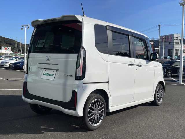 ホンダ Ｎ ＢＯＸ カスタム ターボ 鹿児島県 2024(令6)年 0.4万km プラチナホワイトパール ワンオーナー/純正7インチナビ/フルセグテレビ/BT/USB/FM.AM/両側パワースライドドア/衝突軽減ブレーキ/車線逸脱防止機能/オートハイビーム/レーダークルーズコントロール/踏み間違い衝突軽減システム/パーキングセンサー警報/ステアリングスイッチ/電動ミラー/フロアマット/ドアバイザー/純正15インチアルミホイール/スマートキー×2/保証書/取扱説明書