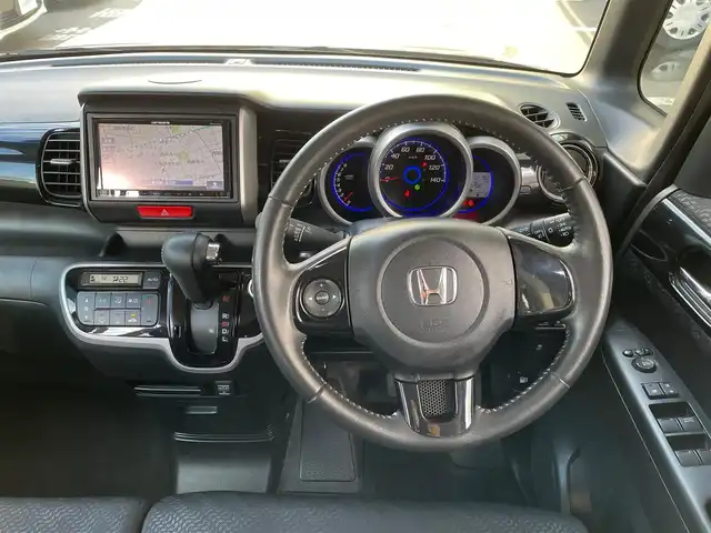 ホンダ Ｎ ＢＯＸ カスタム G Lパッケージ 東京都 2013(平25)年 2.2万km プレミアムディープロッソパール ワンオーナー/カロッツエリアSDナビTV/バックカメラ/両側パワースライドドア/ステアリングスイッチ/プッシュエンジンスイッチ/ブラックエアコンパネル/ピアノブラック調インパネ加飾/横滑り防止/オートライト/電動格納ウィンカーミラー/ETC/スペアキー/保証書＆取扱説明書
