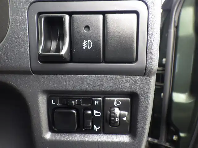 スズキ ジムニー ランドベンチャー 千葉県 2018(平30)年 5.5万km クールカーキPM 社外メモリーナビ/ワンセグTV/【CD再生機能】/ハーフレザーシート/運転席シートヒーター/革巻きステアリング/ステアリングスイッチ/ウインカーミラー/フォグライト/純正16インチアルミホイル/キーレス