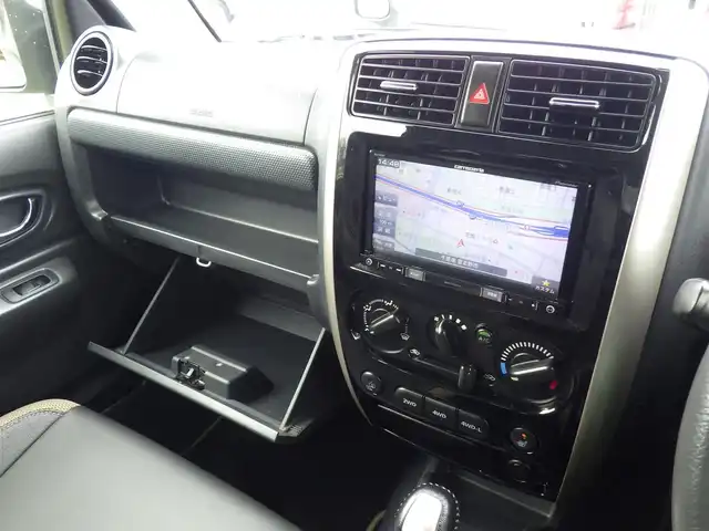 スズキ ジムニー ランドベンチャー 千葉県 2018(平30)年 5.5万km クールカーキPM 社外メモリーナビ/ワンセグTV/【CD再生機能】/ハーフレザーシート/運転席シートヒーター/革巻きステアリング/ステアリングスイッチ/ウインカーミラー/フォグライト/純正16インチアルミホイル/キーレス