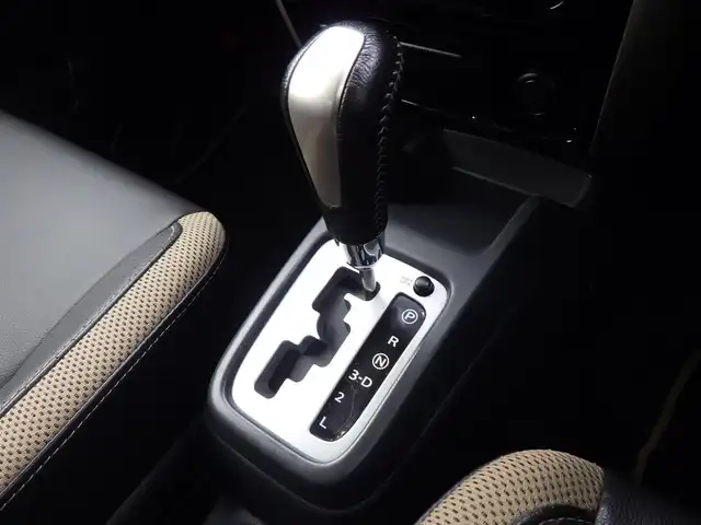 スズキ ジムニー ランドベンチャー 千葉県 2018(平30)年 5.5万km クールカーキPM 社外メモリーナビ/ワンセグTV/【CD再生機能】/ハーフレザーシート/運転席シートヒーター/革巻きステアリング/ステアリングスイッチ/ウインカーミラー/フォグライト/純正16インチアルミホイル/キーレス