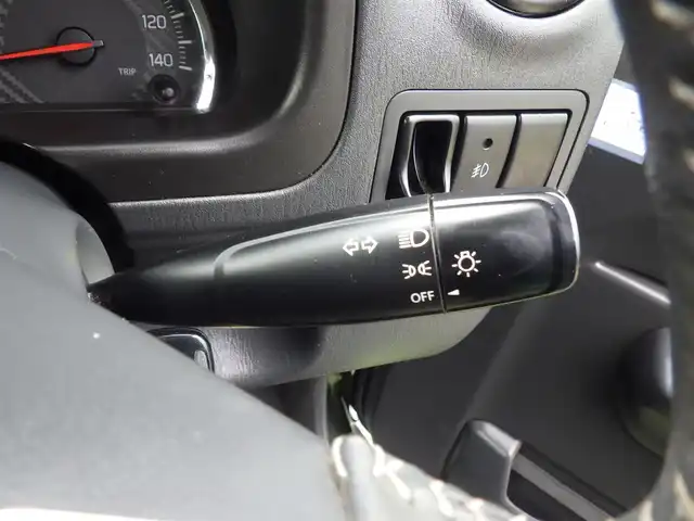 スズキ ジムニー ランドベンチャー 千葉県 2018(平30)年 5.5万km クールカーキPM 社外メモリーナビ/ワンセグTV/【CD再生機能】/ハーフレザーシート/運転席シートヒーター/革巻きステアリング/ステアリングスイッチ/ウインカーミラー/フォグライト/純正16インチアルミホイル/キーレス