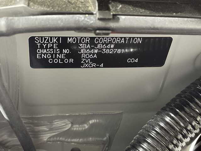 スズキ ジムニー XC 神奈川県 2025(令7)年 0.1万km未満 ミディアムグレー 届出済未使用車/登録時走行61km/スズキセーフティサポート/・デュアルセンサーブレーキサポート/・誤発進抑制機能/・車線逸脱警報機能/・ふらつき警報機能/・標識認識機能/・ハイビームアシスト/・先行車発進お知らせ機能/シートヒーター/革巻きステアリング/・ステアリングスイッチ/・クルーズコントロール/アイドリングストップ機能/ダウンヒルアシストコントロール/コーナーセンサー/ヘッドライトウォッシャー/スマートキー/・プッシュスタートボタン/LEDヘッドライト/・フォグランプ/・Autoライト/電動格納ミラー/・ウィンカーミラー/背面タイヤ(カバー無し)/純正16インチアルミホイール