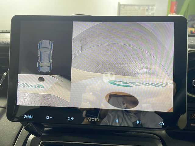 スズキ スペーシア ギア HYBRID XZ 沖縄県 2022(令4)年 1.1万km シフォンアイボリーM 禁煙車　/県外入れ　/ワンオーナー　/両側パワースライドドア/社外ディスプレイオーディオ　/バックカメラ　/前後ドライブレコーダー　/ＨＵＤ（ヘッドアップディスプレイ）/ＥＴＣ　/アダプティブ・クルーズコントロール/フロントシートヒーター　　/デュアルカメラブレーキサポート　/後方コーナーセンサー　/レーンキープアシスト/純正LEDヘッドライト/LEDフォグランプ/オートライト/スマートキー