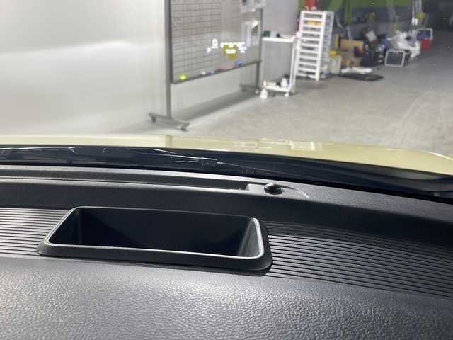 スズキ スペーシア ギア HYBRID XZ 沖縄県 2022(令4)年 1.1万km シフォンアイボリーM 禁煙車　/県外入れ　/ワンオーナー　/両側パワースライドドア/社外ディスプレイオーディオ　/バックカメラ　/前後ドライブレコーダー　/ＨＵＤ（ヘッドアップディスプレイ）/ＥＴＣ　/アダプティブ・クルーズコントロール/フロントシートヒーター　　/デュアルカメラブレーキサポート　/後方コーナーセンサー　/レーンキープアシスト/純正LEDヘッドライト/LEDフォグランプ/オートライト/スマートキー