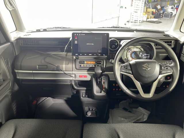 スズキ スペーシア ギア HYBRID XZ 沖縄県 2022(令4)年 1.1万km シフォンアイボリーM 禁煙車　/県外入れ　/ワンオーナー　/両側パワースライドドア/社外ディスプレイオーディオ　/バックカメラ　/前後ドライブレコーダー　/ＨＵＤ（ヘッドアップディスプレイ）/ＥＴＣ　/アダプティブ・クルーズコントロール/フロントシートヒーター　　/デュアルカメラブレーキサポート　/後方コーナーセンサー　/レーンキープアシスト/純正LEDヘッドライト/LEDフォグランプ/オートライト/スマートキー