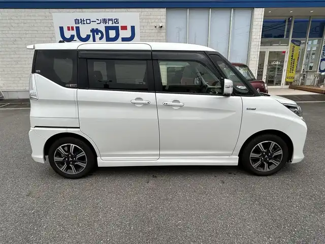 三菱 デリカＤ：２ カスタムHV　MV 群馬県 2019(令1)年 9.1万km ピュアホワイトP (株)IDOMが運営する【じしゃロン伊勢崎店】の自社ローン専用車両になりますこちらは現金またはオートローンご利用時の価格です。自社ローンご希望の方は別途その旨お申付け下さい/4WD/両側パワースライドドア/社外ナビゲーション/全方位モニター/CD/DVD/SD/BT/DTV/LEDヘッドライト/レーダークルーズコントロール/ETC/コーナーセンサー/アイドリングストップ/フォグライト/オートライト/パドルシフト/ドアバイザー/純正フロアマット