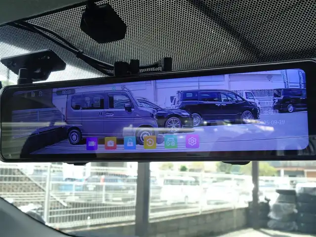 トヨタ アクア S 鹿児島県 2012(平24)年 11.2万km スーパーホワイトⅡ フルエアロ/ストラーダSDナビ(CN-S310WD)/ブルートゥース、DVD再生可能/SD音楽録音、バックカメラ/アルパイン後席用モニター/純正OP6スピーカー＋社外ツイーター/デジタルインナーミラー/前後ドライブレコーダー/社外テールレンズ/社外15インチAW/LEDヘッドライト、フォグライト/左右シートヒーター/純正フロアマット/純正ドアバイザー/ETC