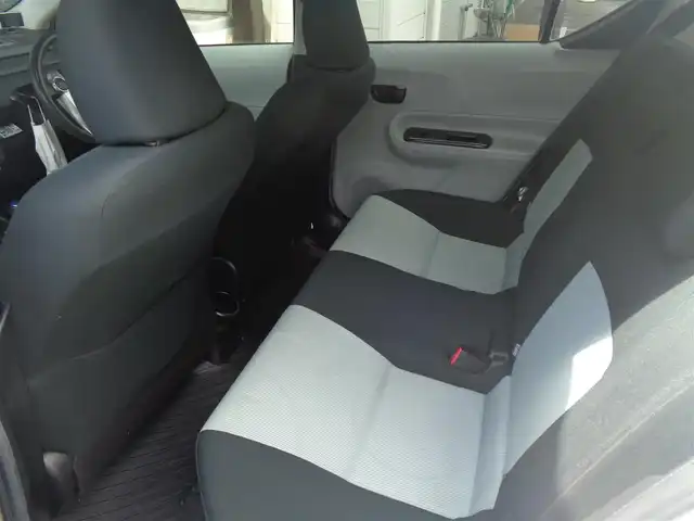 トヨタ アクア S 鹿児島県 2012(平24)年 11.2万km スーパーホワイトⅡ フルエアロ/ストラーダSDナビ(CN-S310WD)/ブルートゥース、DVD再生可能/SD音楽録音、バックカメラ/アルパイン後席用モニター/純正OP6スピーカー＋社外ツイーター/デジタルインナーミラー/前後ドライブレコーダー/社外テールレンズ/社外15インチAW/LEDヘッドライト、フォグライト/左右シートヒーター/純正フロアマット/純正ドアバイザー/ETC