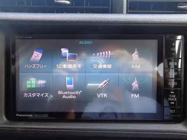 トヨタ アクア S 鹿児島県 2012(平24)年 11.2万km スーパーホワイトⅡ フルエアロ/ストラーダSDナビ(CN-S310WD)/ブルートゥース、DVD再生可能/SD音楽録音、バックカメラ/アルパイン後席用モニター/純正OP6スピーカー＋社外ツイーター/デジタルインナーミラー/前後ドライブレコーダー/社外テールレンズ/社外15インチAW/LEDヘッドライト、フォグライト/左右シートヒーター/純正フロアマット/純正ドアバイザー/ETC