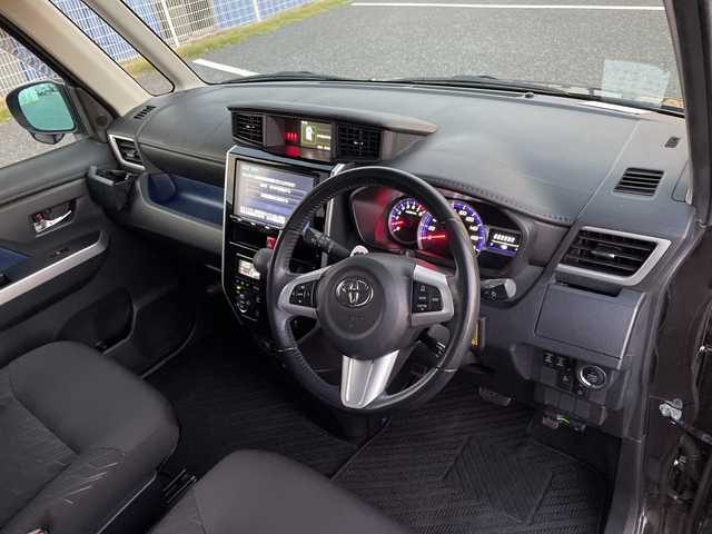 トヨタ ルーミー カスタムG－T 千葉県 2018(平30)年 4万km ブラックマイカメタリック 純正9インチナビ/(フルセグTV/BT/CD/DVD/FM/AM)/バックカメラ/衝突被害軽減システム/車線逸脱警報/クルーズコントロール/両側パワースライドドア/横滑り防止装置/ETC/アイドリングストップ/LEDヘッドライト/フォグランプ/オートライト/ウィンカーミラー/電動格納ミラー/純正15インチAW/前席シートヒーター/シートリフター/プッシュスタート/スマートキー/フロアマット/スペアキー/取扱説明書/保証書