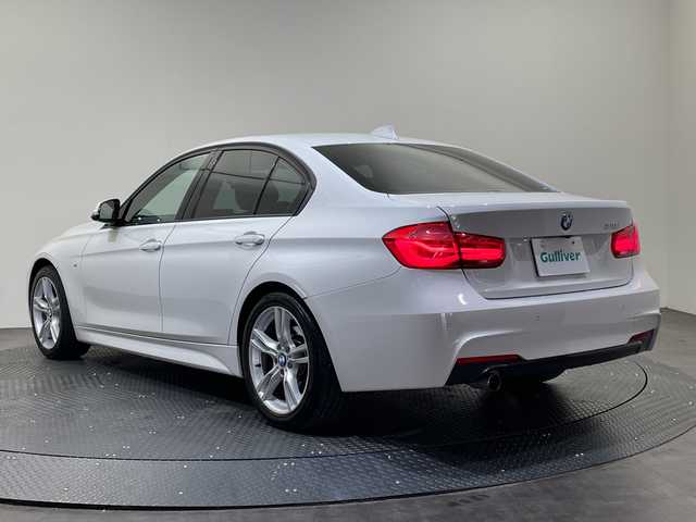 ＢＭＷ ３１８ｉ Mスポーツ 愛媛県 2017(平29)年 9.4万km 白 純正ナビ/Bluetooth/フルセグ/バックカメラ/衝突被害軽減ブレーキ/クルーズコントロール/レーンキープアシスト/ブラインドスポットモニター/LEDヘッドライト/オートライト/D/N席パワーシート/ETC/プッシュスタート/純正18インチアルミ