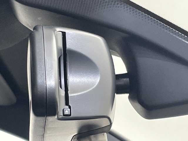 ＢＭＷ ３１８ｉ Mスポーツ 愛媛県 2017(平29)年 9.4万km 白 純正ナビ/Bluetooth/フルセグ/バックカメラ/衝突被害軽減ブレーキ/クルーズコントロール/レーンキープアシスト/ブラインドスポットモニター/LEDヘッドライト/オートライト/D/N席パワーシート/ETC/プッシュスタート/純正18インチアルミ