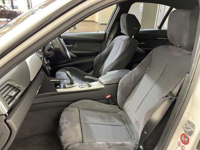 ＢＭＷ ３１８ｉ Mスポーツ 愛媛県 2017(平29)年 9.4万km 白 純正ナビ/Bluetooth/フルセグ/バックカメラ/衝突被害軽減ブレーキ/クルーズコントロール/レーンキープアシスト/ブラインドスポットモニター/LEDヘッドライト/オートライト/D/N席パワーシート/ETC/プッシュスタート/純正18インチアルミ