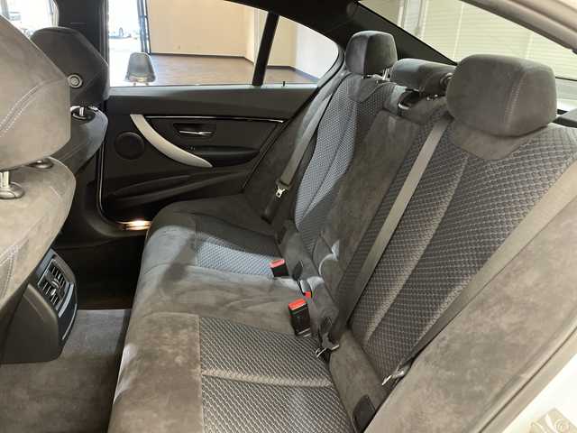 ＢＭＷ ３１８ｉ Mスポーツ 愛媛県 2017(平29)年 9.4万km 白 純正ナビ/Bluetooth/フルセグ/バックカメラ/衝突被害軽減ブレーキ/クルーズコントロール/レーンキープアシスト/ブラインドスポットモニター/LEDヘッドライト/オートライト/D/N席パワーシート/ETC/プッシュスタート/純正18インチアルミ