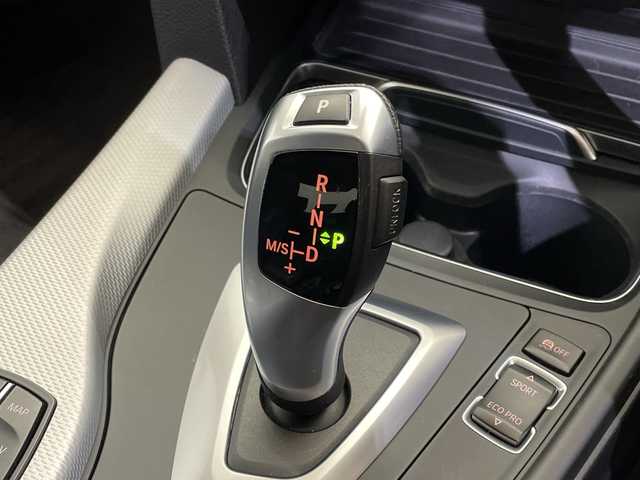 ＢＭＷ ３１８ｉ Mスポーツ 愛媛県 2017(平29)年 9.4万km 白 純正ナビ/Bluetooth/フルセグ/バックカメラ/衝突被害軽減ブレーキ/クルーズコントロール/レーンキープアシスト/ブラインドスポットモニター/LEDヘッドライト/オートライト/D/N席パワーシート/ETC/プッシュスタート/純正18インチアルミ