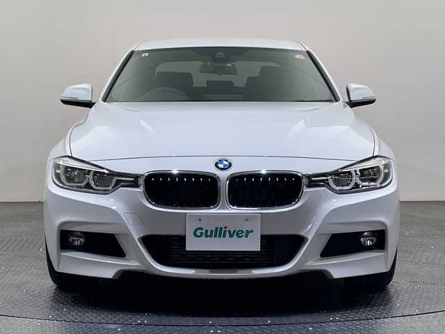 ＢＭＷ ３１８ｉ Mスポーツ 愛媛県 2017(平29)年 9.4万km 白 純正ナビ/Bluetooth/フルセグ/バックカメラ/衝突被害軽減ブレーキ/クルーズコントロール/レーンキープアシスト/ブラインドスポットモニター/LEDヘッドライト/オートライト/D/N席パワーシート/ETC/プッシュスタート/純正18インチアルミ
