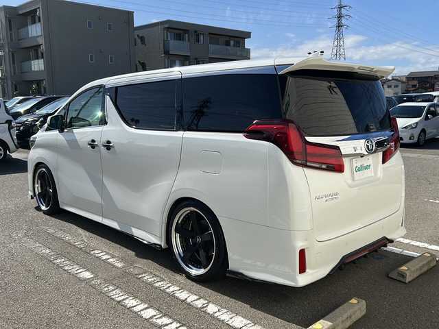 トヨタ アルファード S Cパッケージ 石川県 2022(令4)年 2.6万km パール NEWSフルエアロ/WORK20インチアルミホイール/社外SDナビ（アルパイン）/フルセグテレビ/バックカメラ/ETC/フリップダウンモニター（アルパイン）/トゥイーター・サブウーファー（アルパイン）/ウィンカーミラー/シートヒーター・エアシート/オットマン/レーダークルーズコントロール/プッシュスタート/両側パワースライドドア/パワーバックドア/イージークローザー/サンルーフ/LEDヘッドライト