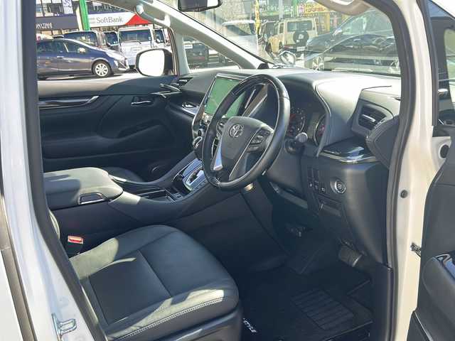 トヨタ アルファード S Cパッケージ 石川県 2022(令4)年 2.6万km パール NEWSフルエアロ/WORK20インチアルミホイール/社外SDナビ（アルパイン）/フルセグテレビ/バックカメラ/ETC/フリップダウンモニター（アルパイン）/トゥイーター・サブウーファー（アルパイン）/ウィンカーミラー/シートヒーター・エアシート/オットマン/レーダークルーズコントロール/プッシュスタート/両側パワースライドドア/パワーバックドア/イージークローザー/サンルーフ/LEDヘッドライト