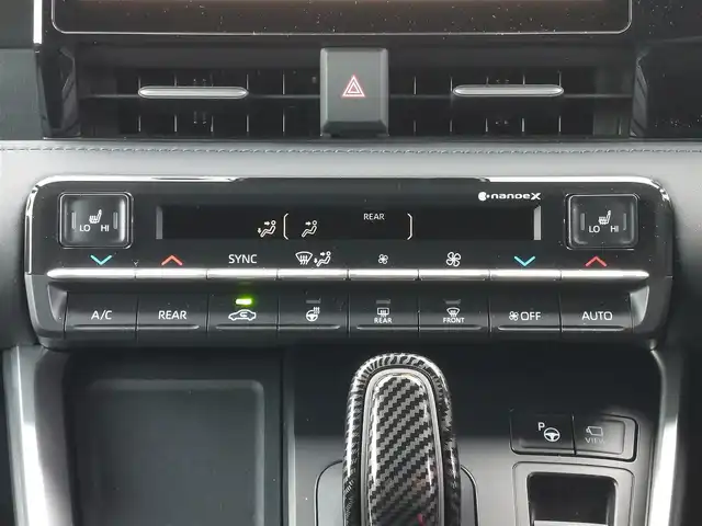 トヨタ ヴォクシー ハイブリッド S－Z 東京都 2025(令7)年 0.2万km マッシブグレー ワンオーナー/快適利便パッケージ（High）/・ハンズフリーデュアルパワースライドドア/・パワーバックドア/・「ナノイーX」/・ステアリングヒーター/・2列目キャプテンシート・シートヒーター・オットマン/Toyota Safety Sense/・プリクラッシュセーフティ/・レーントレーシングアシスト/・先行車発進告知機能/・オートマチックハイビーム/・レーダークルーズコントロール/・クリアランスソナー/・ロードサインアシスト/・ブラインドスポットモニター/・パノラミックビューモニター/トヨタチームメイト/・アドバンスドパーク（駐車支援）/・ドライバー異常時対応システム/純正10型メーカーナビ/フルセグTV/フリップダウンモニター/ETC2.0/デジタルインナーミラー型ドライブレコーダー/100V電源/ハーフレザーシート/ステアリングヒーター/後席ロールサンシェード/３眼LEDヘッドライト/ドアバイザー/17インチ純正アルミホイール/スマートキー