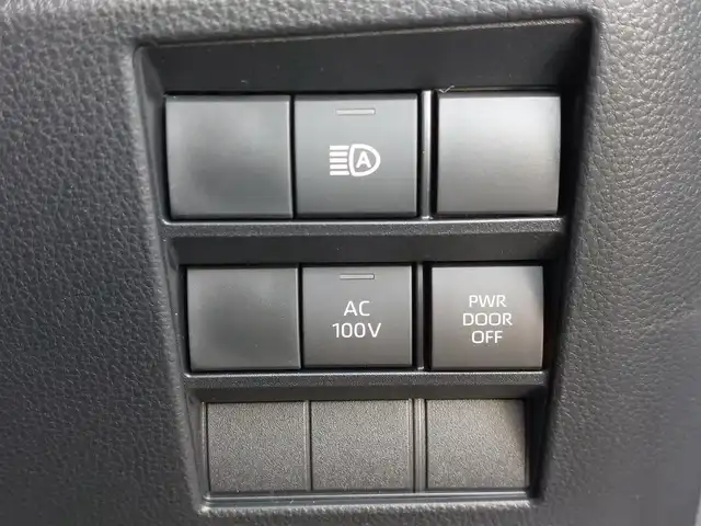 トヨタ ヴォクシー ハイブリッド S－Z 東京都 2025(令7)年 0.2万km マッシブグレー ワンオーナー/快適利便パッケージ（High）/・ハンズフリーデュアルパワースライドドア/・パワーバックドア/・「ナノイーX」/・ステアリングヒーター/・2列目キャプテンシート・シートヒーター・オットマン/Toyota Safety Sense/・プリクラッシュセーフティ/・レーントレーシングアシスト/・先行車発進告知機能/・オートマチックハイビーム/・レーダークルーズコントロール/・クリアランスソナー/・ロードサインアシスト/・ブラインドスポットモニター/・パノラミックビューモニター/トヨタチームメイト/・アドバンスドパーク（駐車支援）/・ドライバー異常時対応システム/純正10型メーカーナビ/フルセグTV/フリップダウンモニター/ETC2.0/デジタルインナーミラー型ドライブレコーダー/100V電源/ハーフレザーシート/ステアリングヒーター/後席ロールサンシェード/３眼LEDヘッドライト/ドアバイザー/17インチ純正アルミホイール/スマートキー