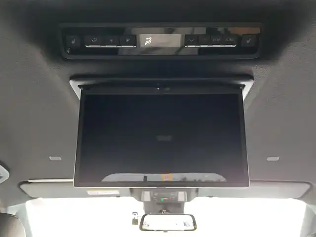 トヨタ ヴォクシー ハイブリッド S－Z 東京都 2025(令7)年 0.2万km マッシブグレー ワンオーナー/快適利便パッケージ（High）/・ハンズフリーデュアルパワースライドドア/・パワーバックドア/・「ナノイーX」/・ステアリングヒーター/・2列目キャプテンシート・シートヒーター・オットマン/Toyota Safety Sense/・プリクラッシュセーフティ/・レーントレーシングアシスト/・先行車発進告知機能/・オートマチックハイビーム/・レーダークルーズコントロール/・クリアランスソナー/・ロードサインアシスト/・ブラインドスポットモニター/・パノラミックビューモニター/トヨタチームメイト/・アドバンスドパーク（駐車支援）/・ドライバー異常時対応システム/純正10型メーカーナビ/フルセグTV/フリップダウンモニター/ETC2.0/デジタルインナーミラー型ドライブレコーダー/100V電源/ハーフレザーシート/ステアリングヒーター/後席ロールサンシェード/３眼LEDヘッドライト/ドアバイザー/17インチ純正アルミホイール/スマートキー