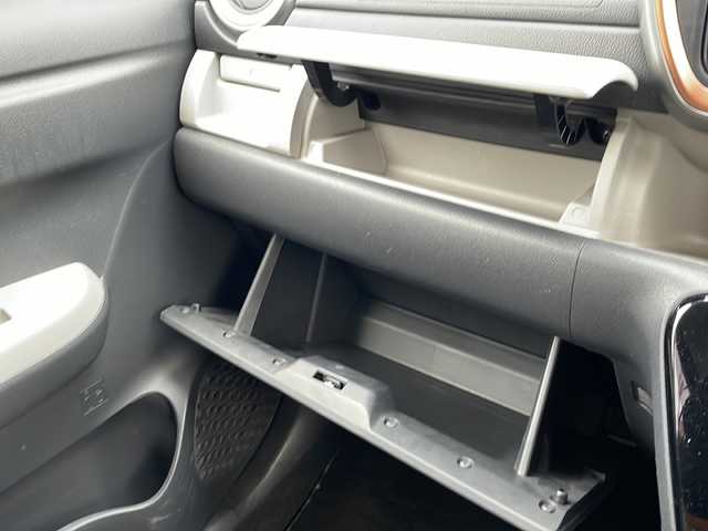 トヨタ パッソ モーダ 兵庫県 2018(平30)年 2万km ブライトシルバーM 保証書・取説・有/純正オーディオ・CD・FM・AM・AUX・USB/衝突被害軽減ブレーキ/コーナーセンサー/オートハイビーム/アイドリングストップ/プッシュスタート/スマートキー×2/純正フロアマット/純正ドアバイザー