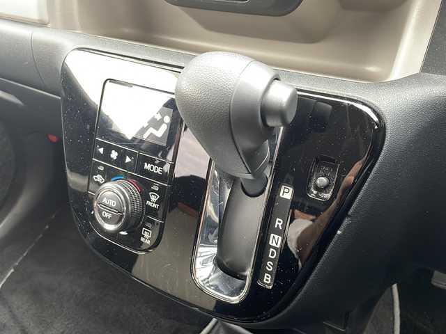 トヨタ パッソ モーダ 兵庫県 2018(平30)年 2万km ブライトシルバーM 保証書・取説・有/純正オーディオ・CD・FM・AM・AUX・USB/衝突被害軽減ブレーキ/コーナーセンサー/オートハイビーム/アイドリングストップ/プッシュスタート/スマートキー×2/純正フロアマット/純正ドアバイザー