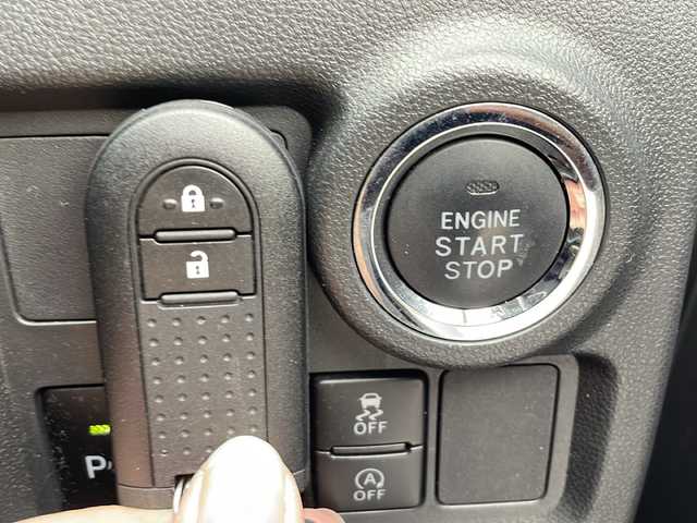 トヨタ パッソ モーダ 兵庫県 2018(平30)年 2万km ブライトシルバーM 保証書・取説・有/純正オーディオ・CD・FM・AM・AUX・USB/衝突被害軽減ブレーキ/コーナーセンサー/オートハイビーム/アイドリングストップ/プッシュスタート/スマートキー×2/純正フロアマット/純正ドアバイザー