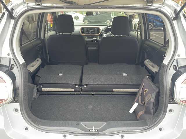 トヨタ パッソ モーダ 兵庫県 2018(平30)年 2万km ブライトシルバーM 保証書・取説・有/純正オーディオ・CD・FM・AM・AUX・USB/衝突被害軽減ブレーキ/コーナーセンサー/オートハイビーム/アイドリングストップ/プッシュスタート/スマートキー×2/純正フロアマット/純正ドアバイザー