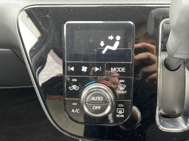 トヨタ パッソ モーダ 兵庫県 2018(平30)年 2万km ブライトシルバーM 保証書・取説・有/純正オーディオ・CD・FM・AM・AUX・USB/衝突被害軽減ブレーキ/コーナーセンサー/オートハイビーム/アイドリングストップ/プッシュスタート/スマートキー×2/純正フロアマット/純正ドアバイザー