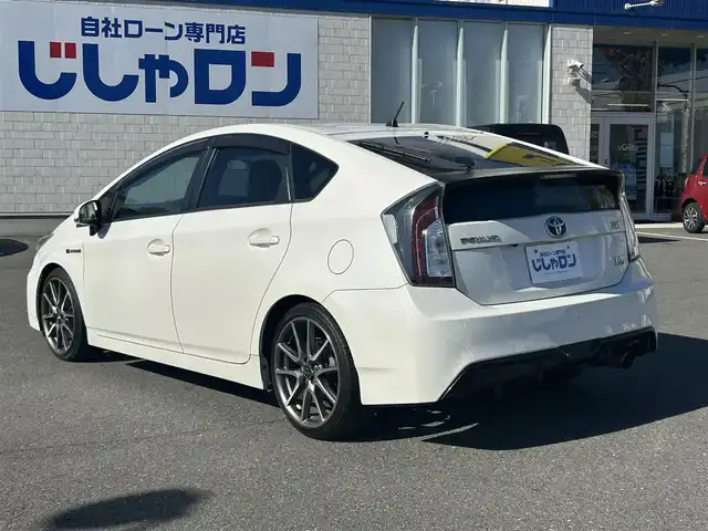 トヨタ プリウス S ツーリングセレクション 東京都 2013(平25)年 8.9万km ホワイトパールクリスタルシャイン (株)IDOMが運営する【じしゃロン昭島店】の自社ローン専用車両になります。/こちらは現金またはオートローンご利用時の価格です。自社ローンご希望の方は別途その旨お申付け下さい/純正ナビ（ＳＤ・ＤＶＤ・ＴＶ）/バックカメラ/ワンオーナー/Bluetooth/プッシュボタン/スマートキー/電格ミラー/ドアバイザー