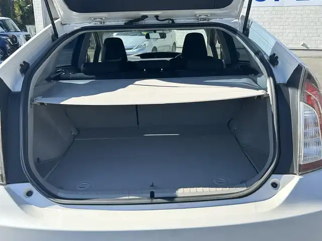 トヨタ プリウス S ツーリングセレクション 東京都 2013(平25)年 8.9万km ホワイトパールクリスタルシャイン (株)IDOMが運営する【じしゃロン昭島店】の自社ローン専用車両になります。/こちらは現金またはオートローンご利用時の価格です。自社ローンご希望の方は別途その旨お申付け下さい/純正ナビ（ＳＤ・ＤＶＤ・ＴＶ）/バックカメラ/ワンオーナー/Bluetooth/プッシュボタン/スマートキー/電格ミラー/ドアバイザー