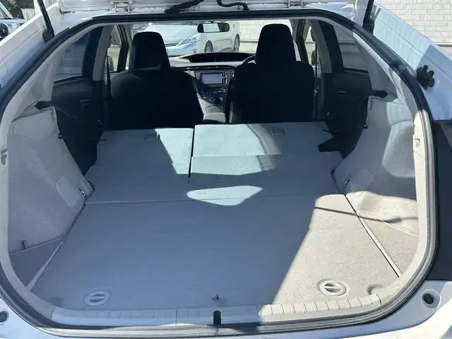 トヨタ プリウス S ツーリングセレクション 東京都 2013(平25)年 8.9万km ホワイトパールクリスタルシャイン (株)IDOMが運営する【じしゃロン昭島店】の自社ローン専用車両になります。/こちらは現金またはオートローンご利用時の価格です。自社ローンご希望の方は別途その旨お申付け下さい/純正ナビ（ＳＤ・ＤＶＤ・ＴＶ）/バックカメラ/ワンオーナー/Bluetooth/プッシュボタン/スマートキー/電格ミラー/ドアバイザー