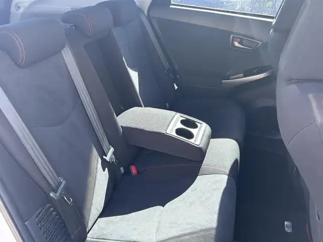 トヨタ プリウス S ツーリングセレクション 東京都 2013(平25)年 8.9万km ホワイトパールクリスタルシャイン (株)IDOMが運営する【じしゃロン昭島店】の自社ローン専用車両になります。/こちらは現金またはオートローンご利用時の価格です。自社ローンご希望の方は別途その旨お申付け下さい/純正ナビ（ＳＤ・ＤＶＤ・ＴＶ）/バックカメラ/ワンオーナー/Bluetooth/プッシュボタン/スマートキー/電格ミラー/ドアバイザー