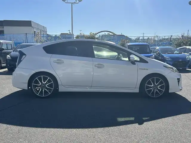 トヨタ プリウス S ツーリングセレクション 東京都 2013(平25)年 8.9万km ホワイトパールクリスタルシャイン (株)IDOMが運営する【じしゃロン昭島店】の自社ローン専用車両になります。/こちらは現金またはオートローンご利用時の価格です。自社ローンご希望の方は別途その旨お申付け下さい/純正ナビ（ＳＤ・ＤＶＤ・ＴＶ）/バックカメラ/ワンオーナー/Bluetooth/プッシュボタン/スマートキー/電格ミラー/ドアバイザー