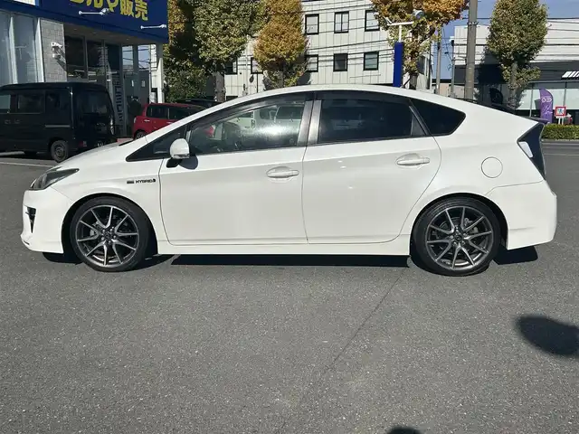 トヨタ プリウス S ツーリングセレクション 東京都 2013(平25)年 8.9万km ホワイトパールクリスタルシャイン (株)IDOMが運営する【じしゃロン昭島店】の自社ローン専用車両になります。/こちらは現金またはオートローンご利用時の価格です。自社ローンご希望の方は別途その旨お申付け下さい/純正ナビ（ＳＤ・ＤＶＤ・ＴＶ）/バックカメラ/ワンオーナー/Bluetooth/プッシュボタン/スマートキー/電格ミラー/ドアバイザー