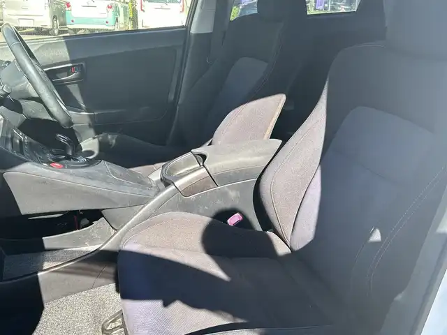 トヨタ プリウス S ツーリングセレクション 東京都 2013(平25)年 8.9万km ホワイトパールクリスタルシャイン (株)IDOMが運営する【じしゃロン昭島店】の自社ローン専用車両になります。/こちらは現金またはオートローンご利用時の価格です。自社ローンご希望の方は別途その旨お申付け下さい/純正ナビ（ＳＤ・ＤＶＤ・ＴＶ）/バックカメラ/ワンオーナー/Bluetooth/プッシュボタン/スマートキー/電格ミラー/ドアバイザー