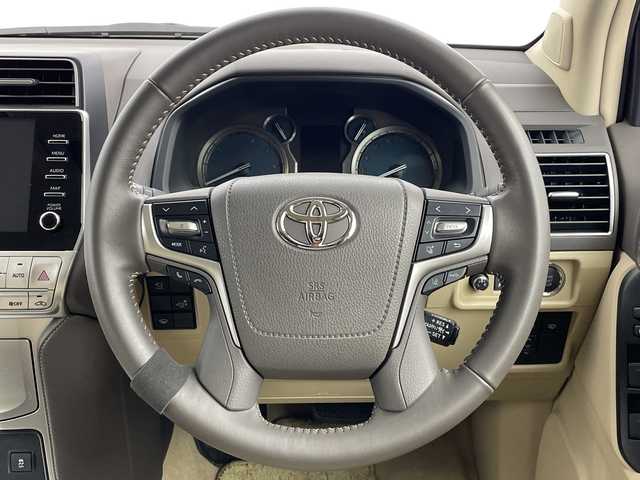 トヨタ ランドクルーザー プラド TX Lパッケージ 新潟県 2022(令4)年 3.2万km ホワイトパールクリスタルシャイン 7人乗り/サンルーフ/モデリスタエアロ/ベージュ革シート/純正メーカーOPナビ/パノラミックビューモニター/プリクラッシュセーフティ/レーダークルーズコントロール/レーンキープアシスト/ブラインドスポットモニター/エアシート/ビルトインETC/ドライブレコーダー/前席パワーシート/オートライト/オートハイビーム/LEDヘッドライト/前後コーナーセンサー/プッシュスタート