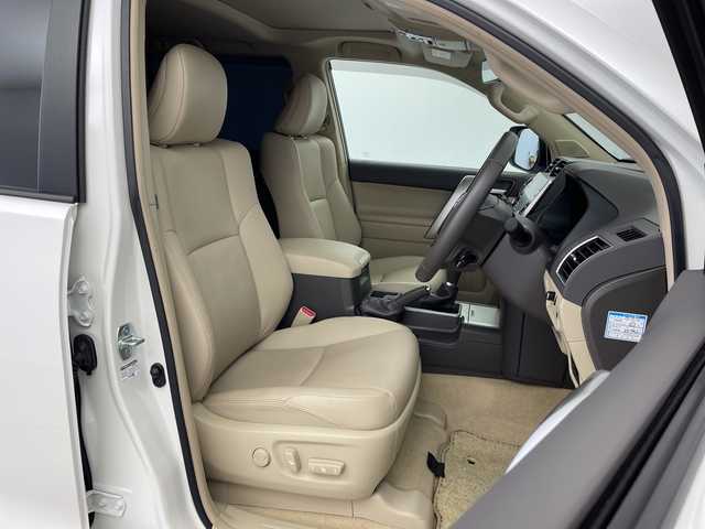 トヨタ ランドクルーザー プラド TX Lパッケージ 新潟県 2022(令4)年 3.2万km ホワイトパールクリスタルシャイン 7人乗り/サンルーフ/モデリスタエアロ/ベージュ革シート/純正メーカーOPナビ/パノラミックビューモニター/プリクラッシュセーフティ/レーダークルーズコントロール/レーンキープアシスト/ブラインドスポットモニター/エアシート/ビルトインETC/ドライブレコーダー/前席パワーシート/オートライト/オートハイビーム/LEDヘッドライト/前後コーナーセンサー/プッシュスタート