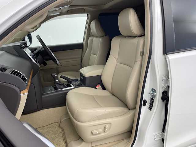 トヨタ ランドクルーザー プラド TX Lパッケージ 新潟県 2022(令4)年 3.2万km ホワイトパールクリスタルシャイン 7人乗り/サンルーフ/モデリスタエアロ/ベージュ革シート/純正メーカーOPナビ/パノラミックビューモニター/プリクラッシュセーフティ/レーダークルーズコントロール/レーンキープアシスト/ブラインドスポットモニター/エアシート/ビルトインETC/ドライブレコーダー/前席パワーシート/オートライト/オートハイビーム/LEDヘッドライト/前後コーナーセンサー/プッシュスタート