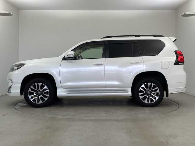 トヨタ ランドクルーザー プラド TX Lパッケージ 新潟県 2022(令4)年 3.2万km ホワイトパールクリスタルシャイン 7人乗り/サンルーフ/モデリスタエアロ/ベージュ革シート/純正メーカーOPナビ/パノラミックビューモニター/プリクラッシュセーフティ/レーダークルーズコントロール/レーンキープアシスト/ブラインドスポットモニター/エアシート/ビルトインETC/ドライブレコーダー/前席パワーシート/オートライト/オートハイビーム/LEDヘッドライト/前後コーナーセンサー/プッシュスタート