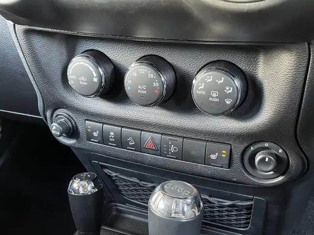 クライスラー・ジープ ジープ ラングラー JK 愛知県 2017(平29)年 2.5万km ゴビ 80台限定車/ワンオーナー/社外メモリナビ/フルセグTV/バックカメラ/サイドカメラ/黒革シート/シートヒーター/ALPINEスピーカー/クルーズコントロール/MTモード付AT/オートヘッドライト/純正18インチアルミ