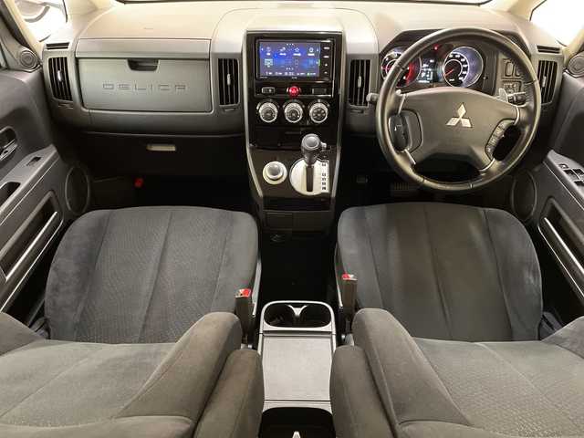 三菱 デリカＤ：５ D－Power package 新潟県 2018(平30)年 7.1万km ダイヤモンドブラックマイカ 4WD/社外SDナビ(AVN-D8W)/CD/DVD/BT/フルセグテレビ/SDミュージックサーバー/バックカメラ/ETC/ドライブレコーダー/クルーズコントロール/両側パワースライドドア/シートヒーター/スマートキー/キセノンヘッドライト/オートライト/フォグランプ/純正18インチアルミホイール